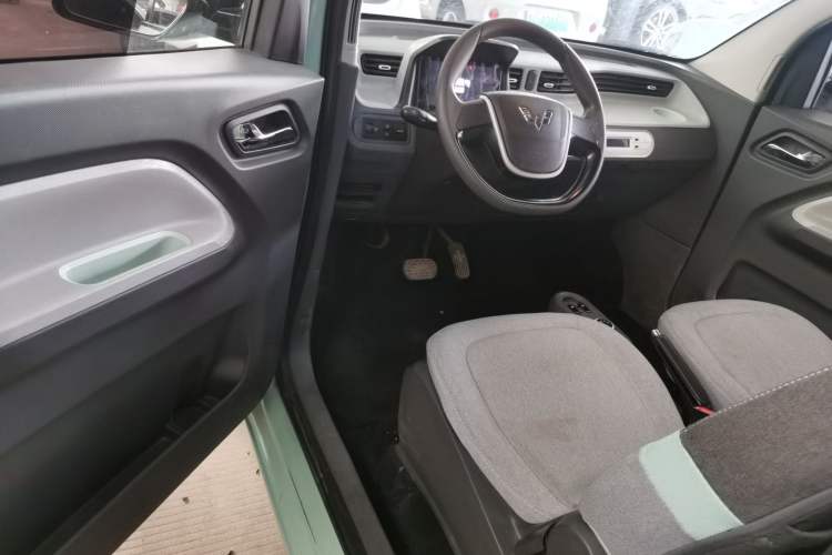 Used Wuling Hongguang MINIEV 2021 Macaron Fashion Model Lithium Iron Phosphate Interior 3