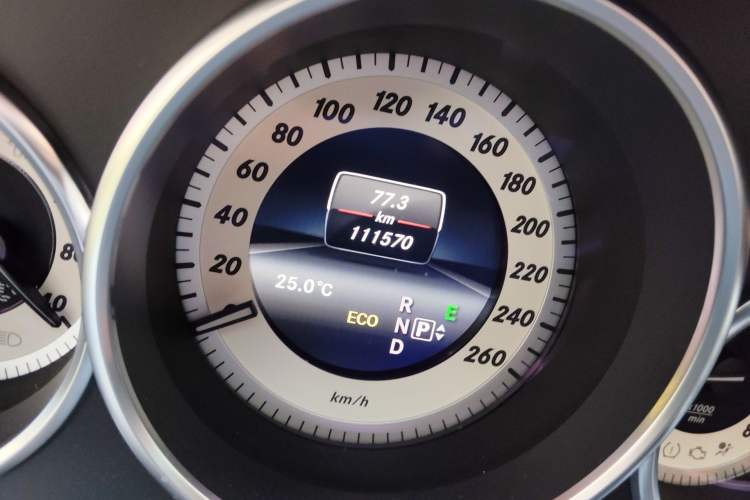 Used Mercedes-Benz CLS 2015 CLS 260 Odometer Close Up