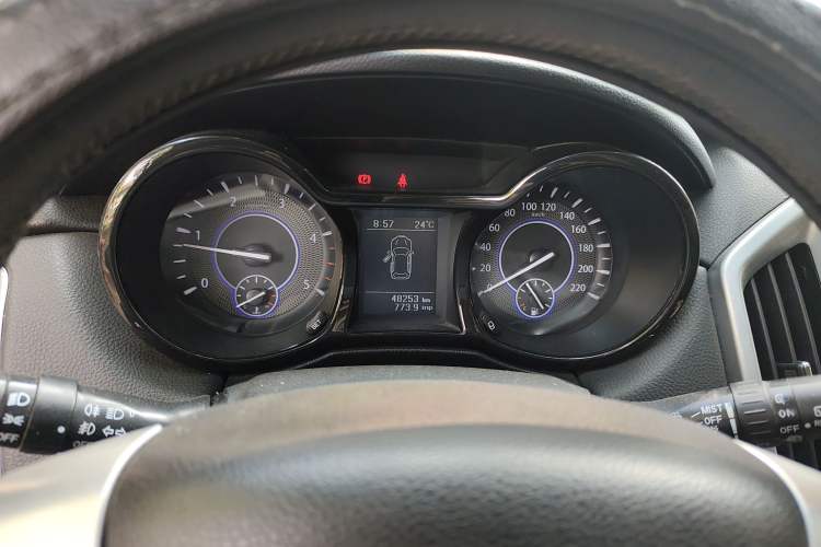 Used JMC Yusheng S350 2013 2.4T Manual Two-Wheel Drive Diesel Luxury Edition 5 Seats Instrument Cluster