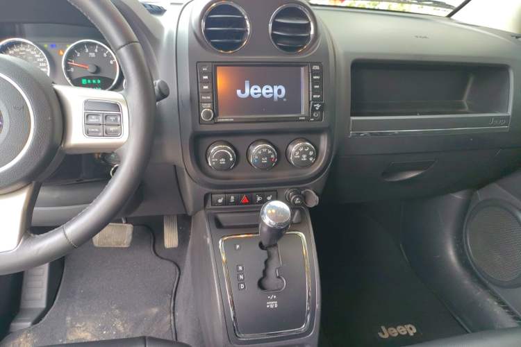 Used Jeep Compass 2012 2.4L Four-Wheel Drive Urban Edition