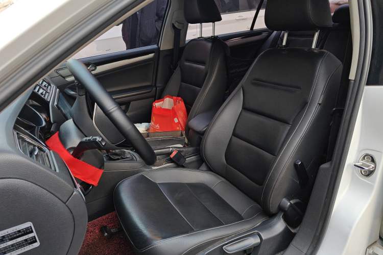 Used Volkswagen Sagitar 2015 1.6L Automatic Comfort Model Left Front Seat