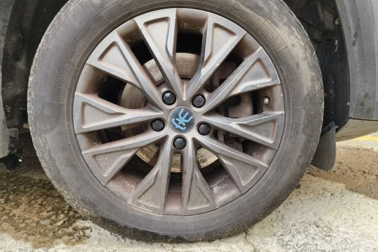 Used BYD Song New Energy 2019 Song DM 1.5TID Smart Connect Premium Model Right Front Wheel Hub