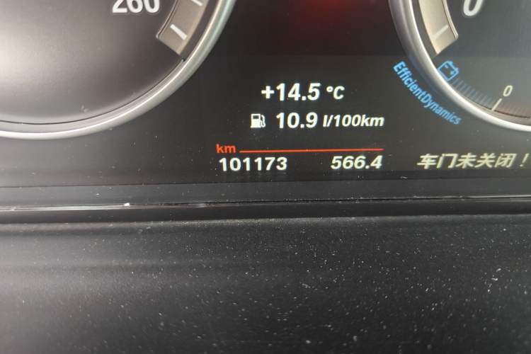 Used BMW X4  Odometer Close Up