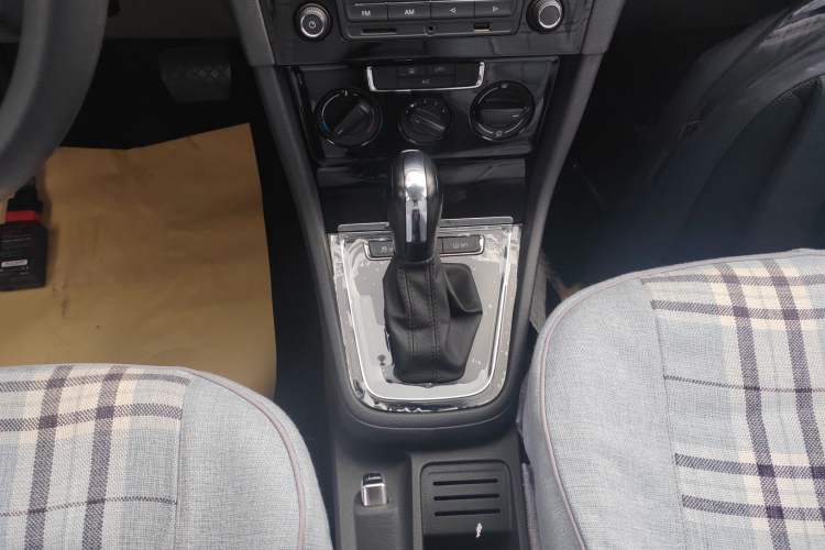 Used Volkswagen Bora 2014 1.6L Automatic Fashion Model Gear Lever