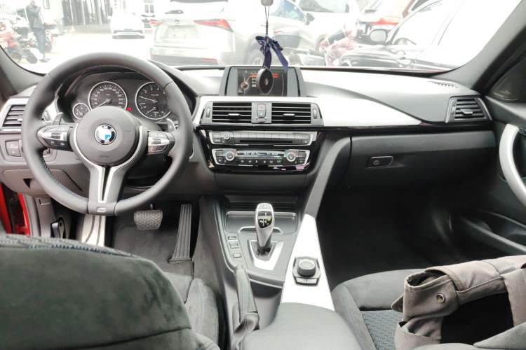 Used BMW 3 Series 2017 320i M Sport Center Console