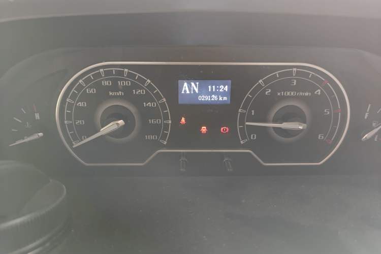 Used SAIC MAXUS Xintu V80 2021 2.0T AMT Classic Aoyuntong Short Wheelbase Mid-Roof 5/6-Seater
