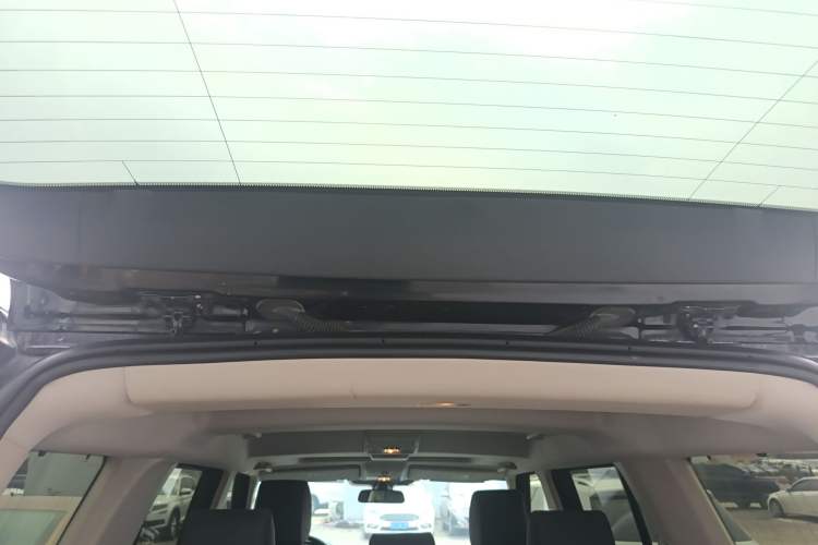 Used Land Rover Discovery 2014 3.0 SC V6 SE Trunk