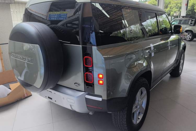 Used Land Rover Defender 2020 110 P400 HSE Rear Right 45 Deg