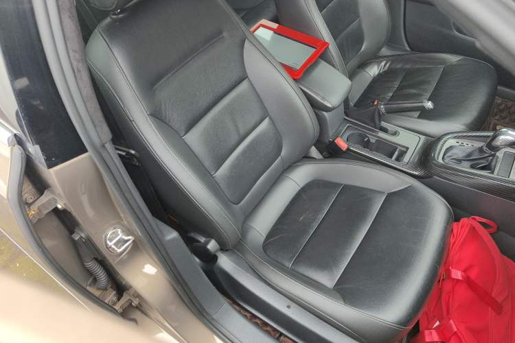 Used Volkswagen Sagitar 2015 1.6L Automatic Comfort Model Right Front Seat