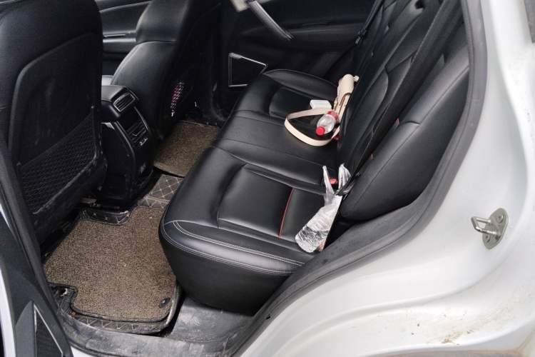 Used Geely Auto Emgrand X7 Sport 2018 1.8TD Automatic Two-Wheel Drive Smart Connect 4G Internet Edition Left Rear Seat