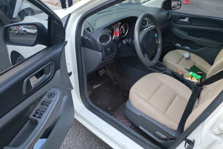 Used Ford Focus 2013 Hatchback Classic 1.8L Automatic Base Model