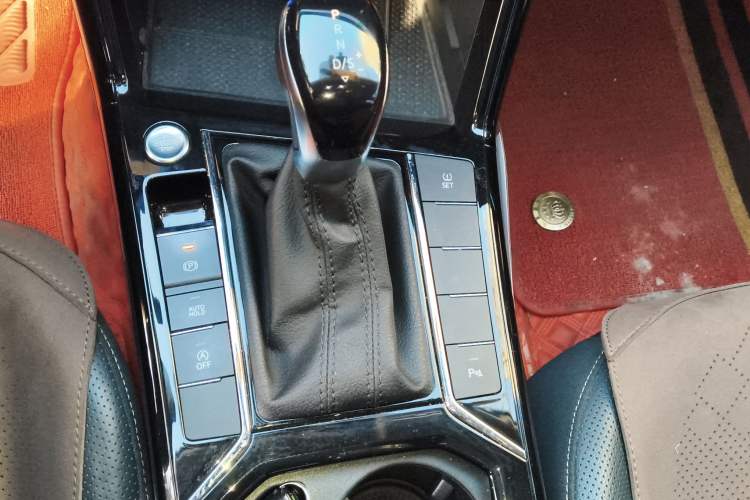 Used Volkswagen Passat 2020 Revised Version 330TSI Luxury Edition China VI Standard