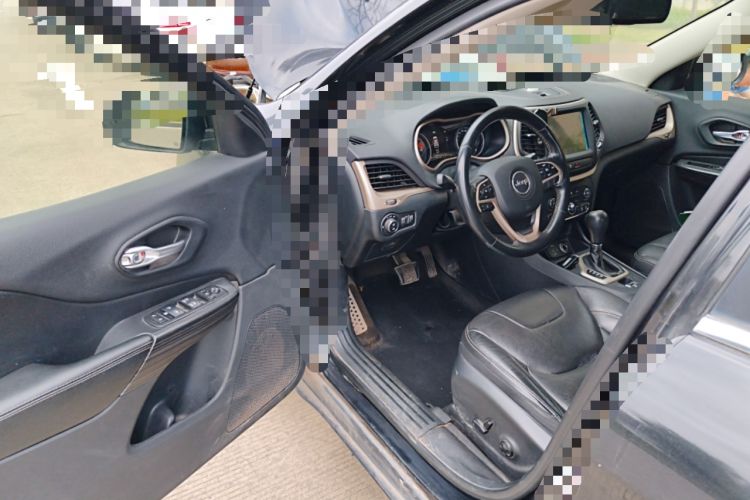 Used Jeep Cherokee 2017 2.4L Leading Smart Edition
