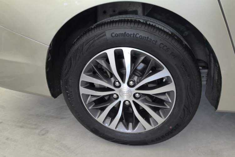 Used Buick GL8 2021 ES Landtrek 653T Comfort Edition Right Rear Wheel Hub