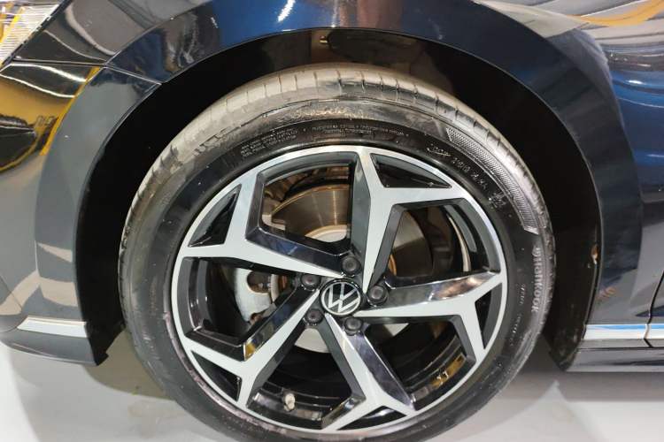 Used Volkswagen Magotan 2024 2 Million Units Zhongxiang Version 330TSI DSG Luxury Edition Exterior 4