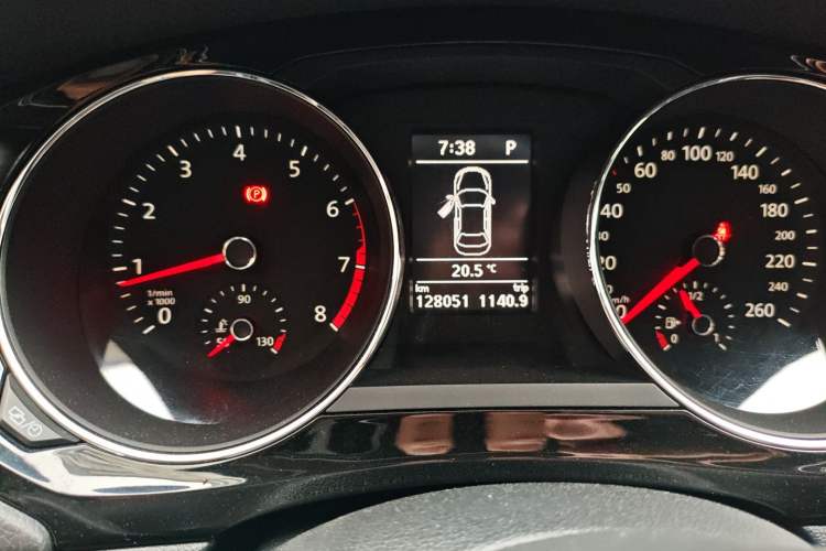 Used Volkswagen Sagitar 2015 230TSI Automatic Luxury Model Instrument Cluster