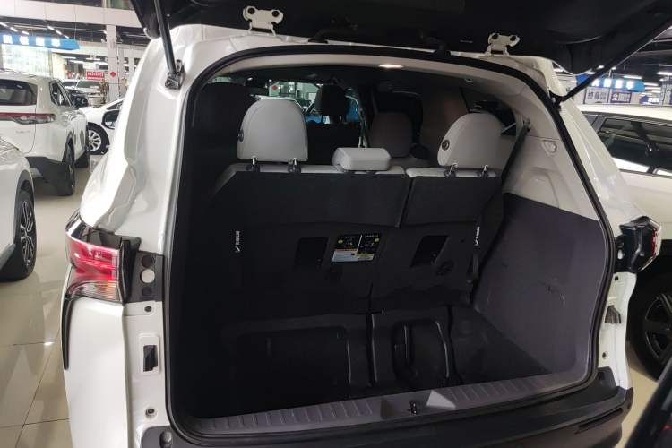 Used Toyota SIENNA 2024 2.5L Hybrid Comfort Edition Trunk