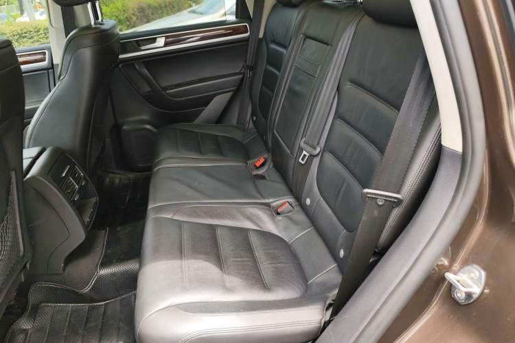 Used Volkswagen Touareg 2011 3.0 TSI Comfort Version Left Rear Seat