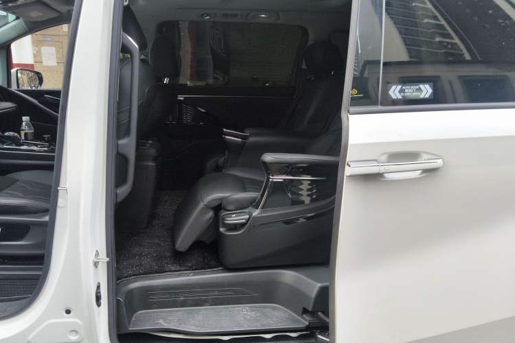 Used GAC Trumpchi M8 2024 Master Series 400T Prestige Edition
