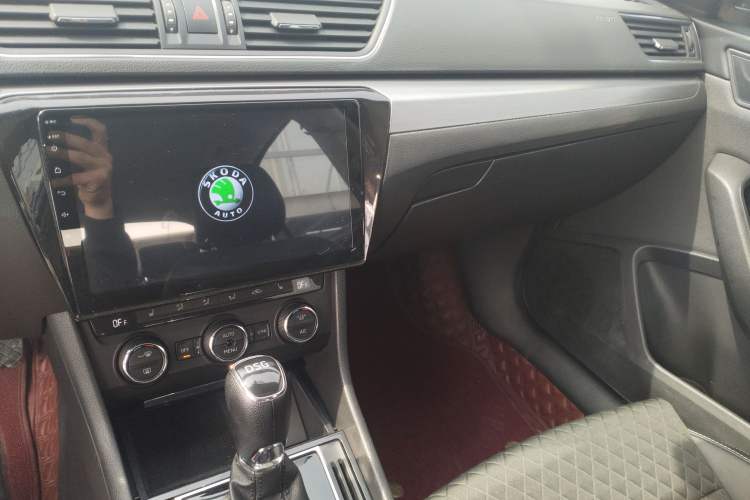 Used Skoda Superb 2018 TSI330 DSG Comfort Edition China V Standard Audio And AC Panel