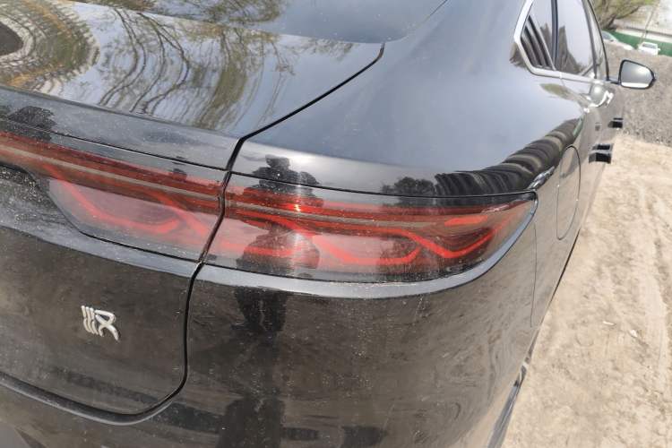 Used BYD Han 2022 EV Genesis Edition 715KM Front-Wheel-Drive Prestige Model
