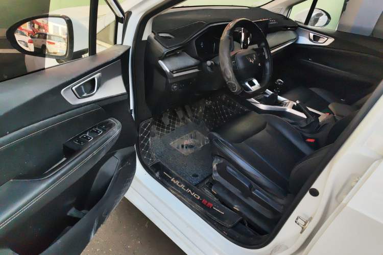 Used Wuling Jiachen 2022 1.5L Manual Light Comfort Edition