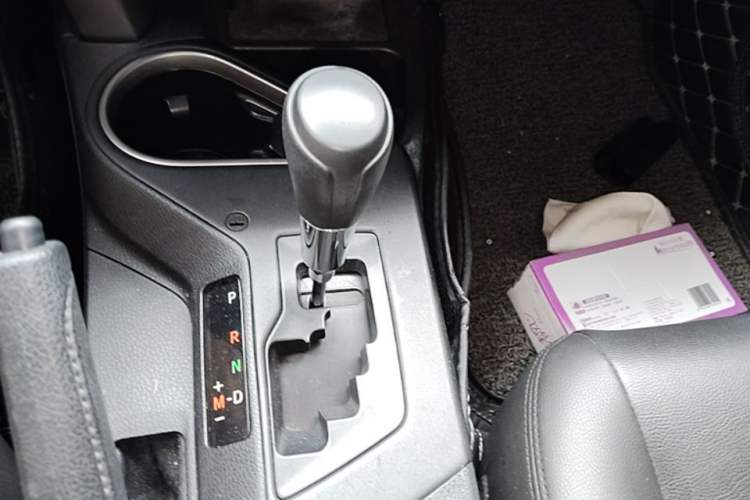 Used Toyota RAV4 2019 2.0L CVT Two-Wheel Drive Luxury Version China VI Standard
