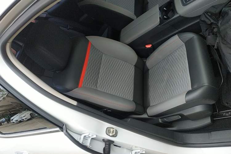 Used Citroen C5 AIRCROSS 2017 350THP Fashion Edition Right Front Seat