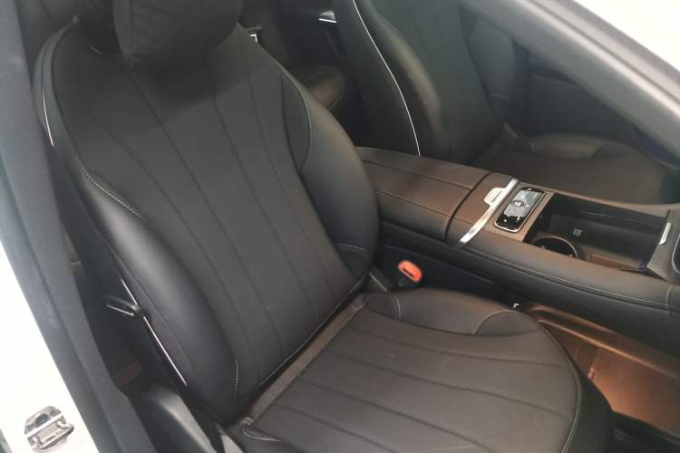 Used Mercedes-Benz EQE SUV 2024 350 4MATIC Pioneer Edition Right Front Seat