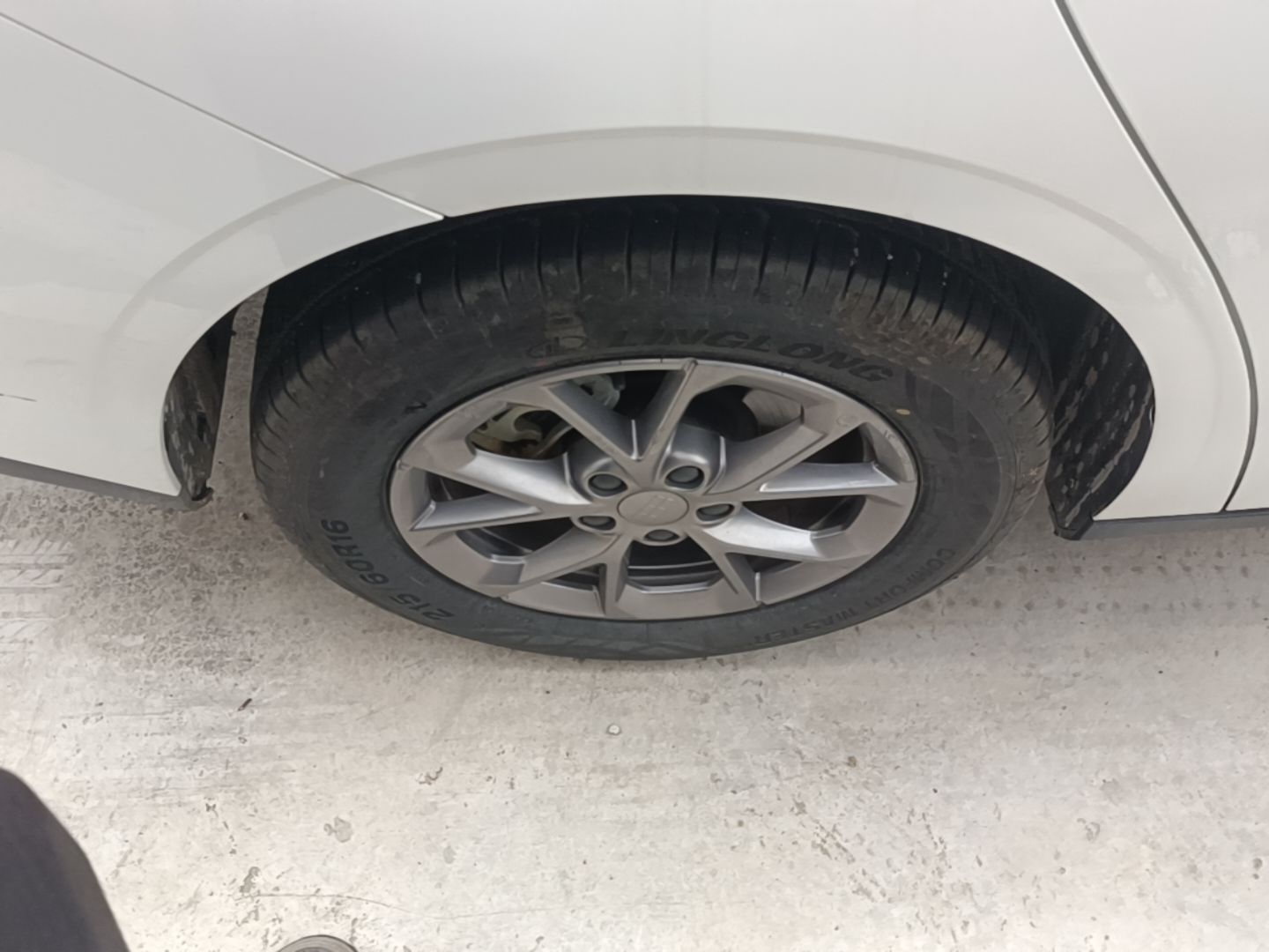 Geely Galaxy L6 2025 EM-i 60km Launch Edition — снимка 11