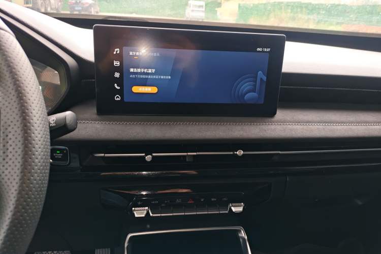 Used Wuling Alvez 2022 1.5L CVT Comfort Edition Audio And AC Panel