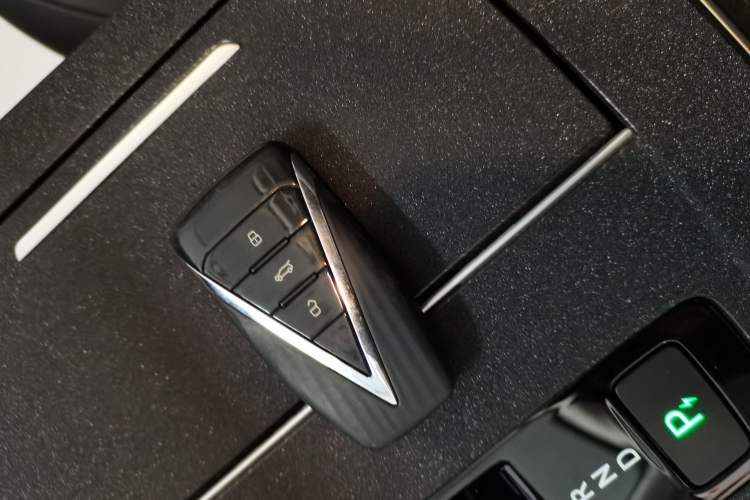 Used Venucia V DD-i 2023 60km iD Version
