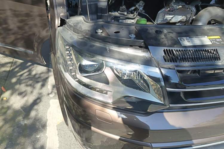 Used Volkswagen Multivan 2012 2.0 TSI Four-Wheel Drive Deluxe Edition Right Front Headlight