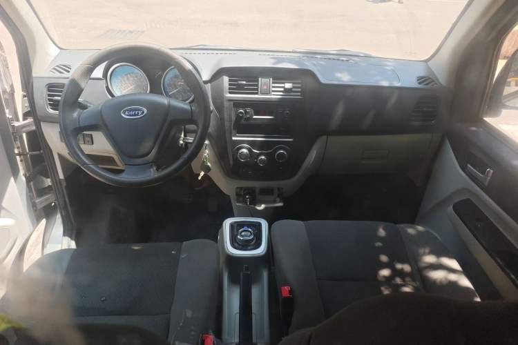 Used Karry Youyou EV 2021 Van Model SQR5037 Center Console