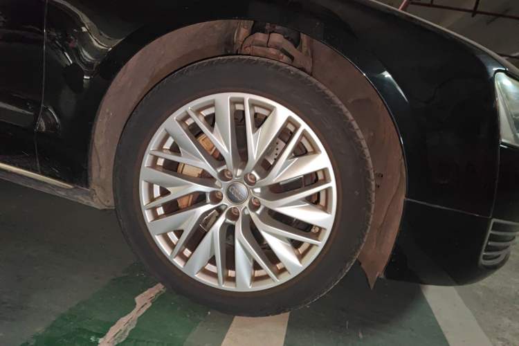 Used Audi A8 2013 A8L 40 hybrid
