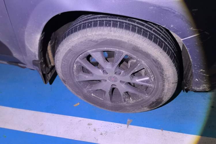 Used BYD Song 2019 1.5TI Automatic Smart Connect Luxurious Edition Right Front Wheel Hub