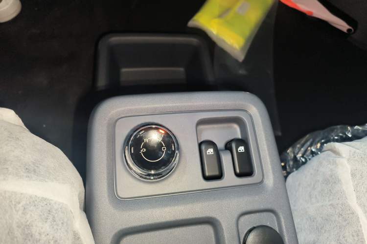 Used Wuling Yangguang 2025 Model 400km Bus Edition—Comfort Edition
