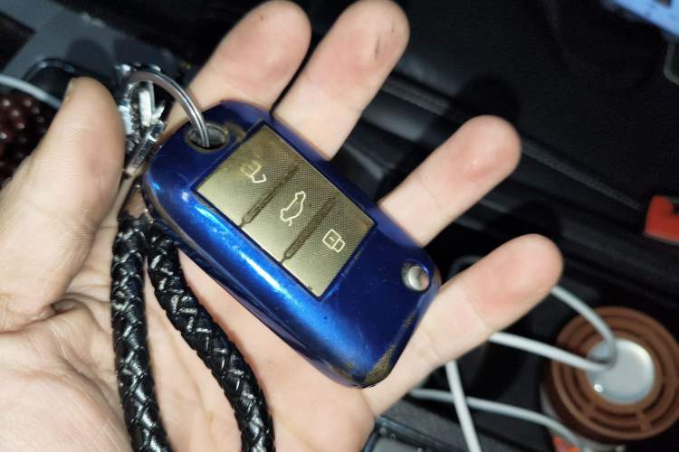 Used Roewe RX5 2016 20T Two-Wheel Drive Automatic Internet Smart Edition
