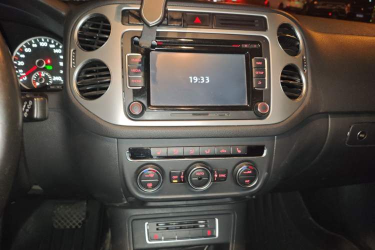 Used Volkswagen Tiguan 2015 1.8TSI Automatic Two-Wheel Drive Luxury Model
