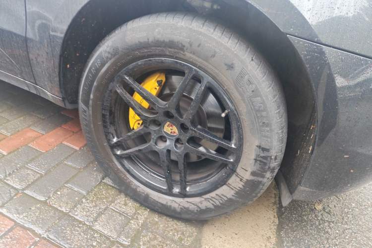 Used Porsche Macan 2016 Macan 2.0T Right Front Wheel Hub