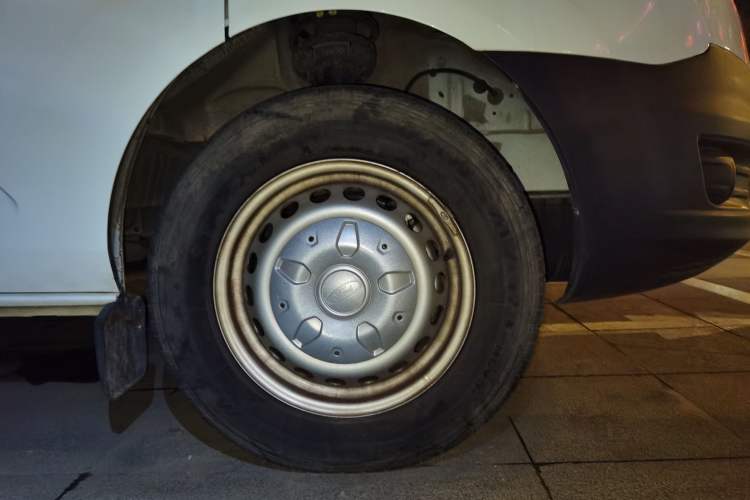 Used Ford Transit 2023 2.0T Gasoline Automatic Multi-Function Commercial Vehicle Short Wheelbase Mid-Roof Design 5/6 Seats
