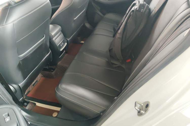 Used Roewe i5 2020 1.5L Automatic 4G Connect Luxury Flagship Edition
