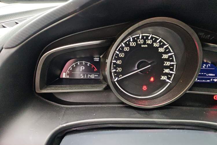 Used Mazda 3 Axela 2017 Sedan 1.5L Automatic Comfort Model Emission Standard China V Odometer Close Up