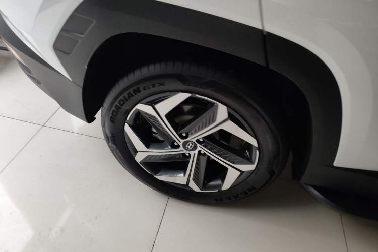 Used Hyundai Tucson 2023 Tucson L 1.5T Automatic Two-Wheel Drive DLX Luxury Edition Right Rear Wheel Hub