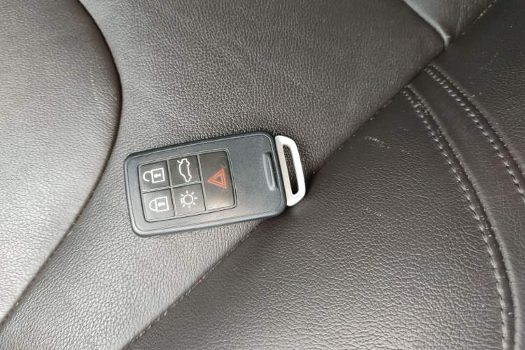 Used Volvo V40 2015 1.6T Zhiya Edition
