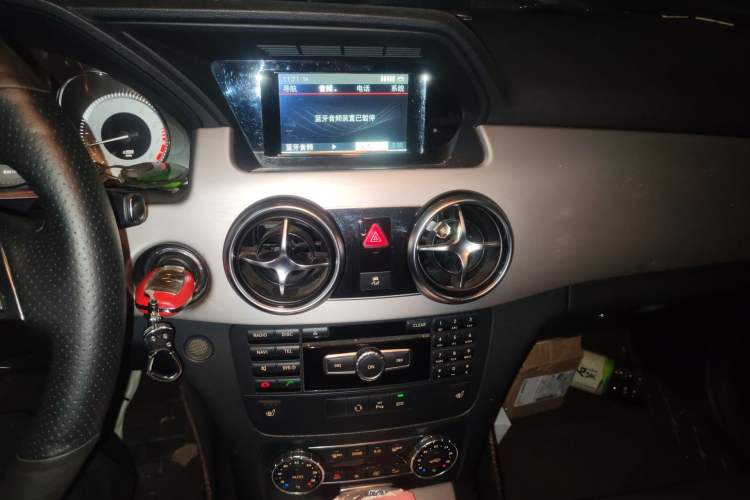 Used Mercedes-Benz GLK-Class 2015 GLK 260 4MATIC Fashion Edition Ultimate Version Audio And AC Panel