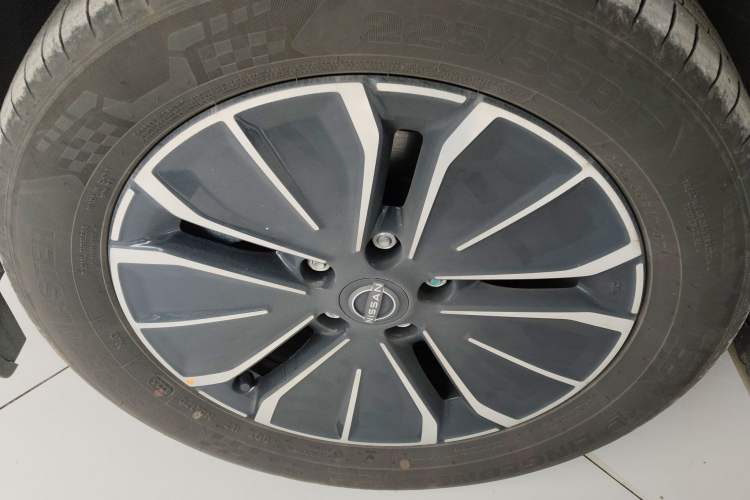 Used Nissan N6 2026 Model 180 Max Left Front Wheel Hub