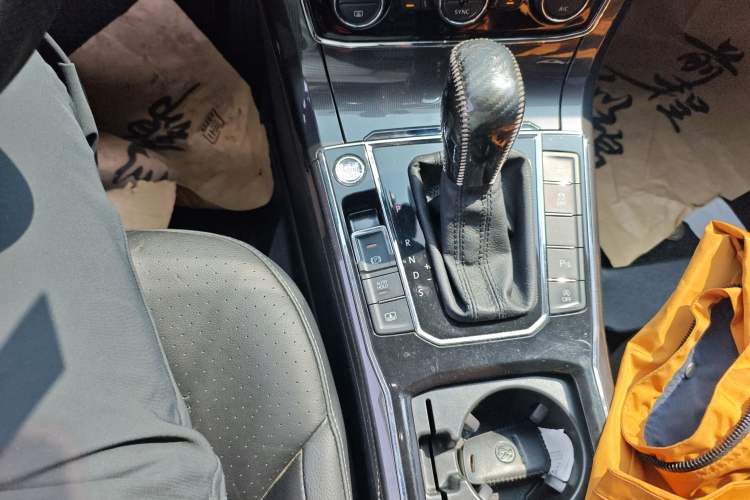 Used Volkswagen Passat 2017 330TSI DSG Prestige Edition Gear Lever