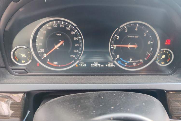 Used BMW 7 Series 2013 730Li Leading Model Odometer Close Up