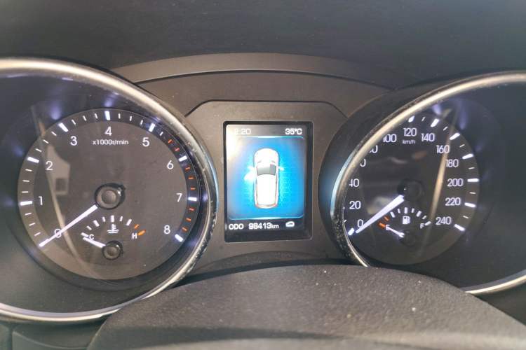 Used Haval H8 2015 2.0T Four-Wheel Drive Elite Model
